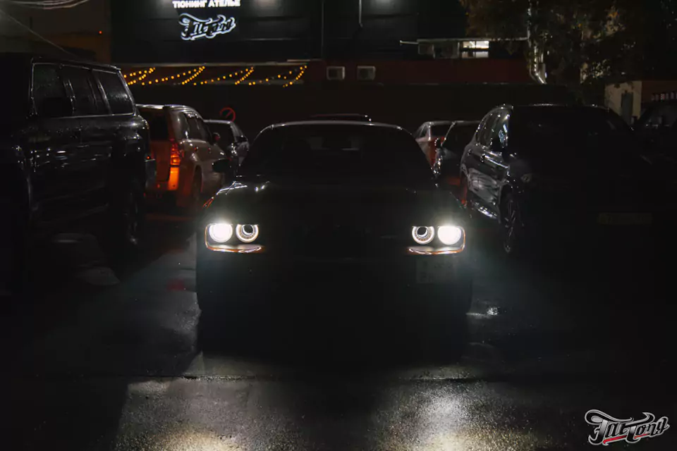 Установили на Dodge Challenger SRT Hellcat bi-led модули. Хороший свет — это важно!